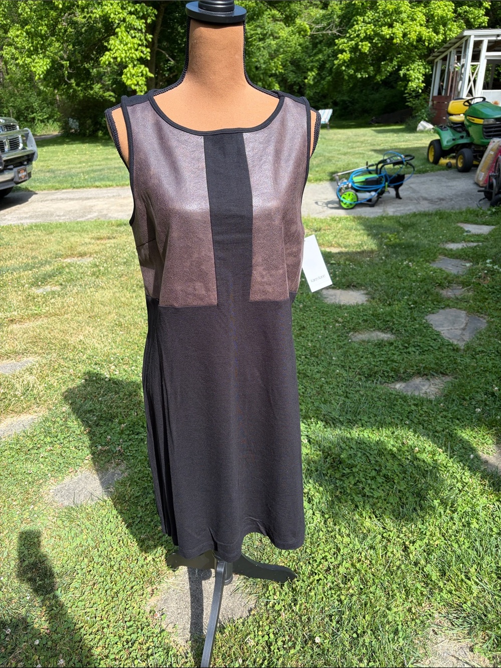 Karen Kane Black Mini Dress with Brown Metallic Front. Sz XL, great for travel.
